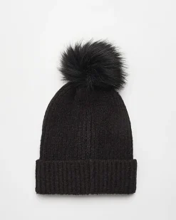 Black knit pom beanie