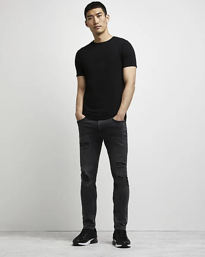 Black muscle fit t-shirt