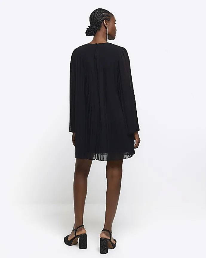 Black plisse long sleeve shift mini dress