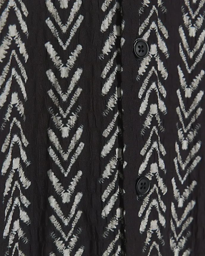 Black regular fit crinkle arrow print shirt