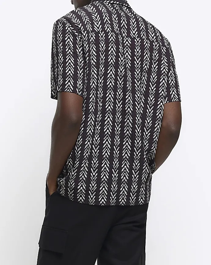 Black regular fit crinkle arrow print shirt