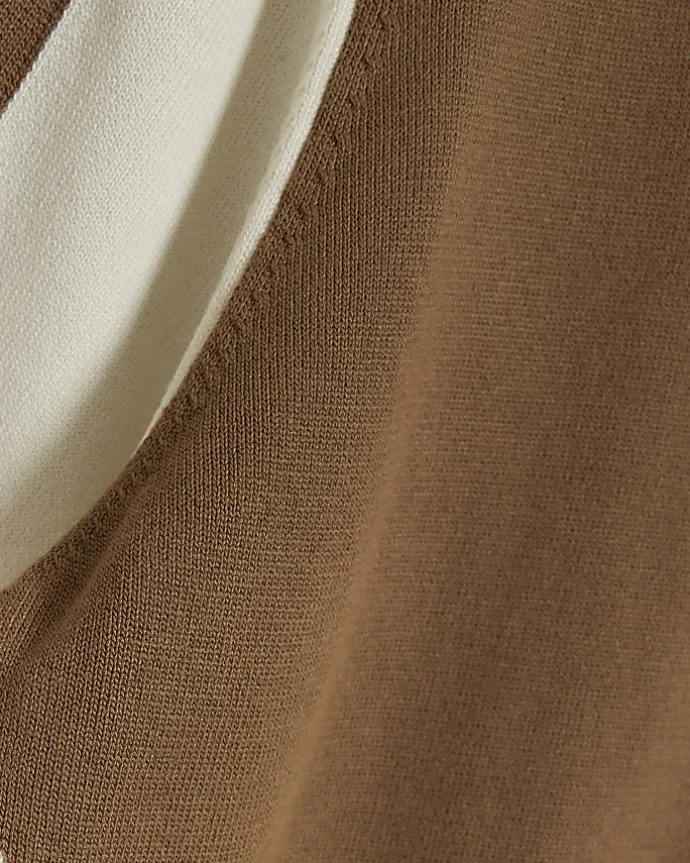 Brown slim fit colour block knitted polo